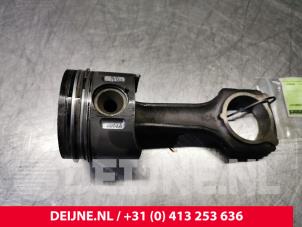 Mercedes Sprinter Piston O88556 photo 3