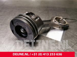 Gebruikte Zuiger Mercedes Sprinter Prijs € 60,50 Inclusief btw aangeboden door van Deijne Onderdelen Uden B.V.