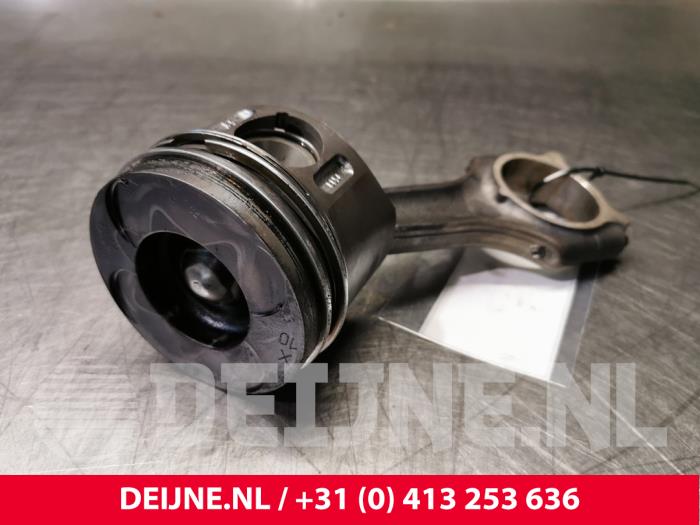 Gebruikte Zuiger Mercedes Sprinter Prijs € 60,50 Inclusief btw aangeboden door van Deijne Onderdelen Uden B.V.