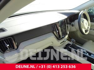 Gebruikte Dashboard Volvo XC60 II (UZ) 2.0 D4 16V AWD Prijs € 1.000,00 Margeregeling aangeboden door van Deijne Onderdelen Uden B.V.