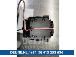 Mercedes SLK-Klasse 11- Multi-media control unit O88953 photo 2