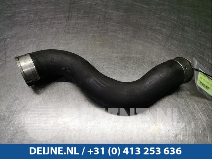Gebruikte Intercooler Slang Mercedes SLK-Klasse 11- Prijs € 30,00 Margeregeling aangeboden door van Deijne Onderdelen Uden B.V.