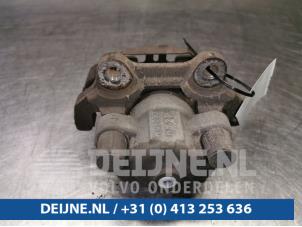 BMW 3-Serie Remklauw (Tang) links-achter O89230 foto 2