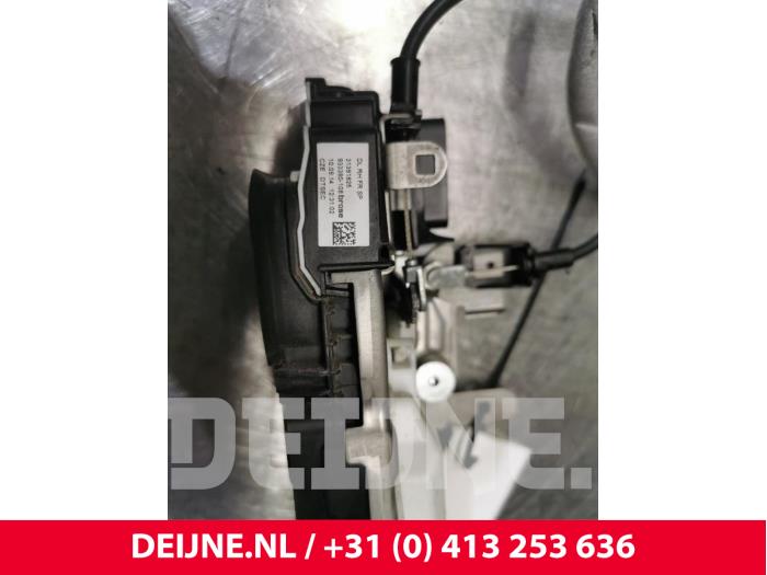 Volvo V40 Front door lock mechanism 4-door, right O89459