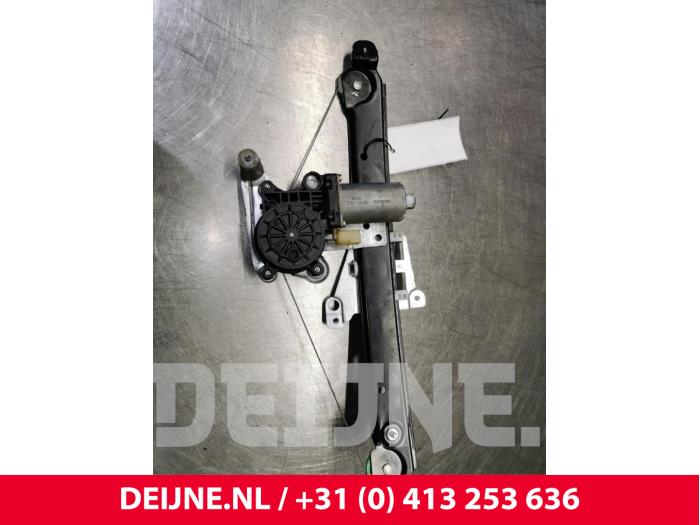 Volvo XC70 Rear door window mechanism 4-door, right O89668