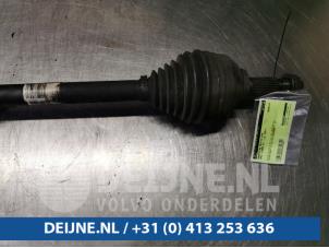Gebruikte Aandrijfas rechts-voor Opel Vivaro 2.5 DTI 16V Prijs € 72,60 Inclusief btw aangeboden door van Deijne Onderdelen Uden B.V.