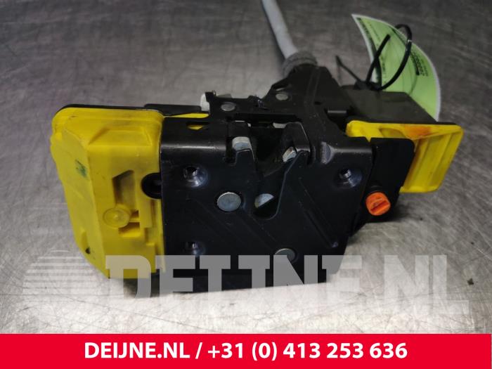 Volvo XC90 Deurslot Mechaniek 4Deurs links-achter O89967