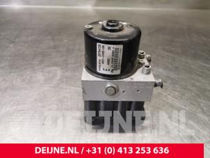 Volvo C30 ABS Pomp O90235 foto 2