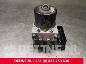 Volvo C30 ABS Pomp O90235 foto 3