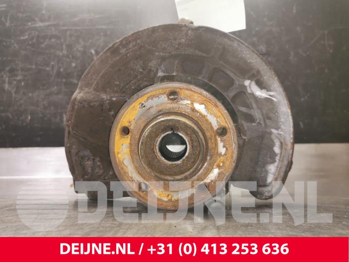 Volvo C70 Fusee rechts-voor O90446