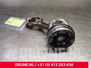 Volkswagen Transporter Piston O90604 photo 4