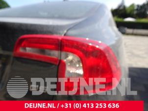 Gebruikte Achterlicht rechts Volvo S60 II (FS) 2.4 D5 20V Prijs € 35,00 Margeregeling aangeboden door van Deijne Onderdelen Uden B.V.