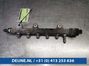 Opel Vivaro Fuel injector nozzle O91037 photo 3