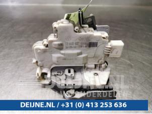 Porsche Cayenne Front door lock mechanism 4-door, right O91348 photo 3