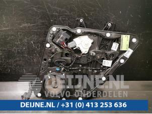 Gebruikte Raammechaniek 4Deurs rechts-achter Porsche Cayenne II (92A) 3.0 D V6 24V Prijs € 100,00 Margeregeling aangeboden door van Deijne Onderdelen Uden B.V.