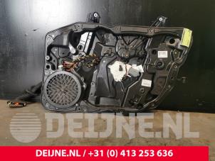 Gebruikte Ruitmechaniek 4Deurs rechts-voor Porsche Cayenne II (92A) 3.0 D V6 24V Prijs € 110,00 Margeregeling aangeboden door van Deijne Onderdelen Uden B.V.