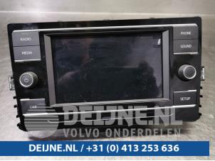 Gebruikte Radio Volkswagen Touran (5T1) 2.0 TDI 150 Prijs € 400,00 Margeregeling aangeboden door van Deijne Onderdelen Uden B.V.