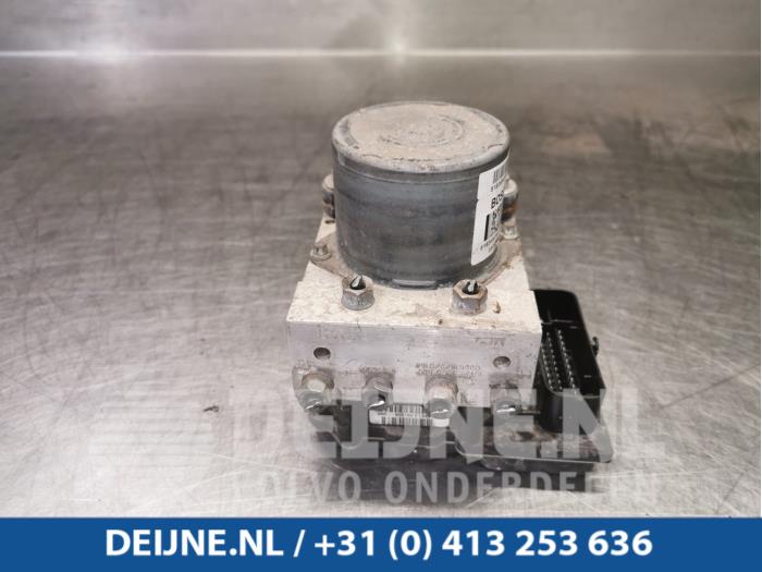 ABS Pomp van een Fiat Fiorino (225) 1.3 JTD 16V Multijet 2009