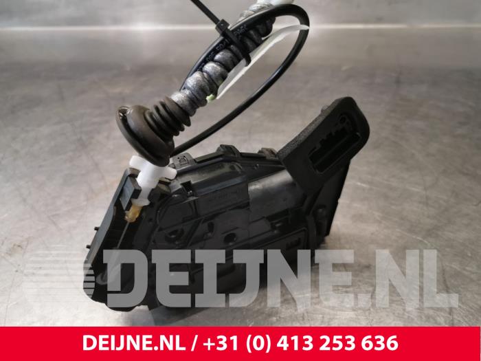 Skoda Kodiaq Front door lock mechanism 4-door, right O92529