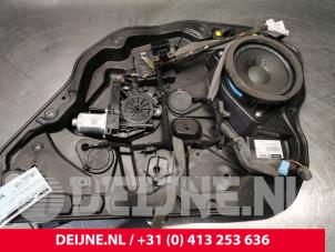 Gebruikte Ruitmechaniek 4Deurs rechts-achter Volvo V70 (BW) 1.6 T4 16V Prijs € 70,00 Margeregeling aangeboden door van Deijne Onderdelen Uden B.V.