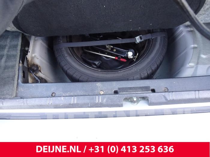 Volvo V70 Space-saver spare wheel O92887