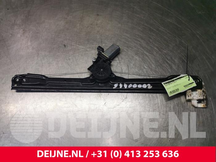 Iveco New Daily Ruitmechaniek 2Deurs rechts-voor O93262