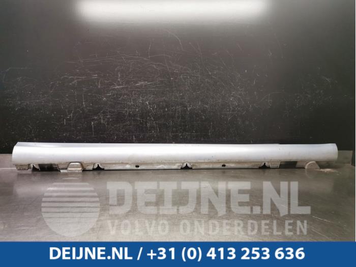 Mercedes C-Klasse Side skirt, right O93368