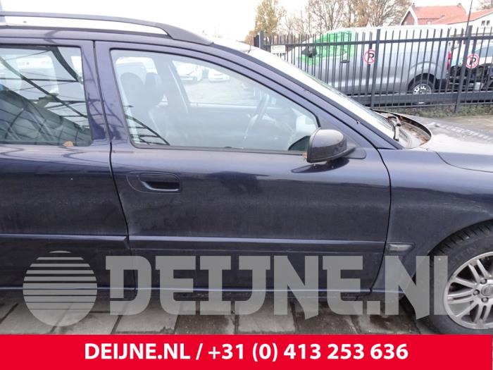 Zijskirt rechts van een Volvo V70 (SW) 2.4 20V 170 2005