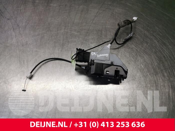 Peugeot 308 Rear door mechanism 4-door, right O94620