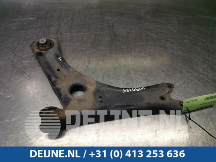 Volkswagen Caddy Draagarm onder links-voor O94812