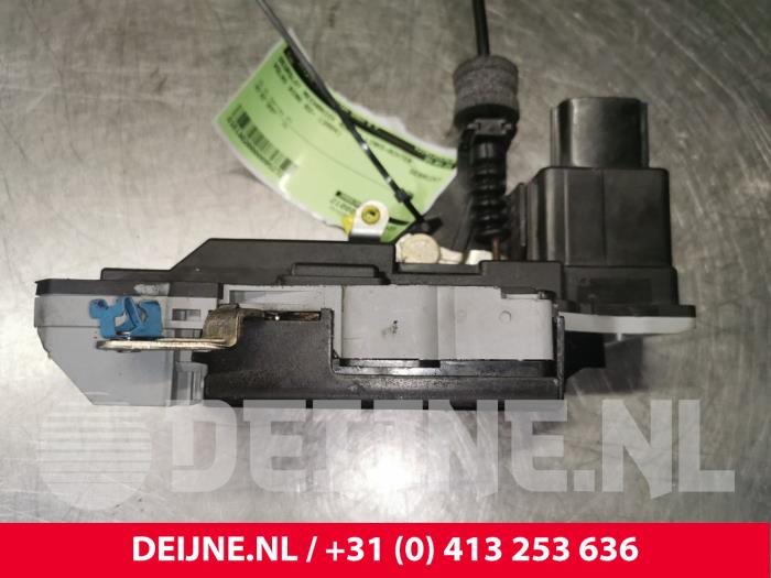 Volvo XC90 Türschlossmechanik 4-türig links hinten O95272