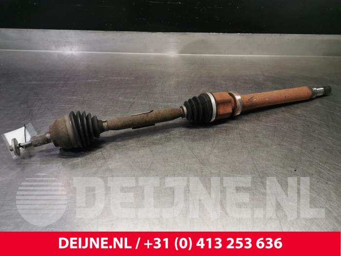 Gebruikte Aandrijfas rechts-voor Volvo S40 (MS) 1.8 16V Prijs € 40,00 Margeregeling aangeboden door van Deijne Onderdelen Uden B.V.