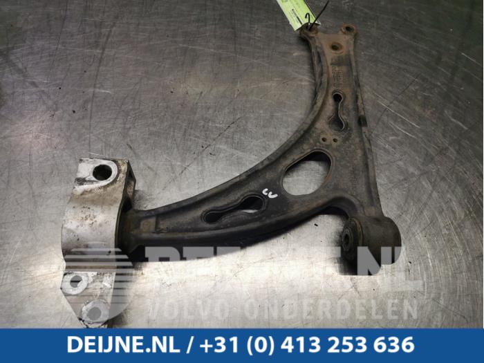 Volkswagen Caddy Draagarm onder links-voor O95352