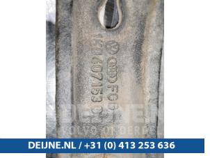 Volkswagen Caddy Front lower wishbone, left O95352 photo 3