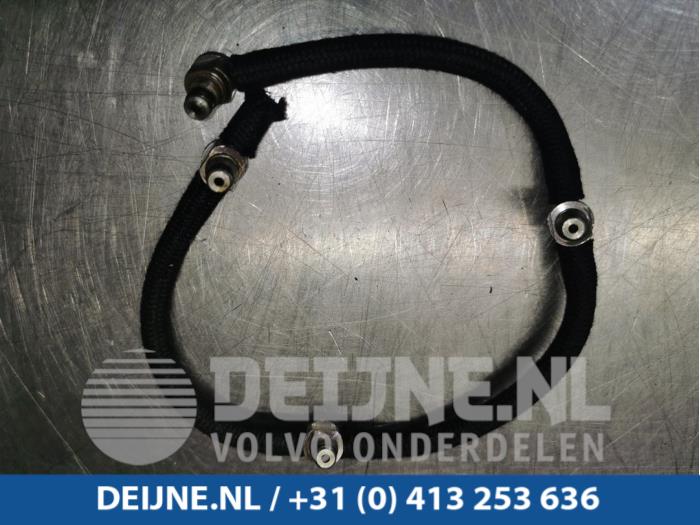 Mitsubishi Canter Brandstof retourleiding O95668