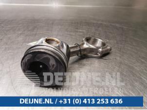 Volkswagen Transporter Piston O95702 photo 2