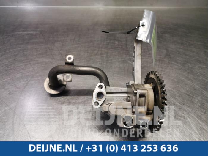 Gebruikte Oliepomp Volkswagen Transporter/Caravelle T5 2.5 TDi Prijs € 108,90 Inclusief btw aangeboden door van Deijne Onderdelen Uden B.V.