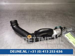 Gebruikte Intercooler Buis Peugeot Expert (G9) 1.6 HDi 90 Prijs € 30,25 Inclusief btw aangeboden door van Deijne Onderdelen Uden B.V.