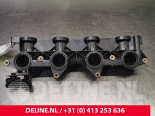 Opel Vivaro Inlaatspruitstuk O95761 foto 3