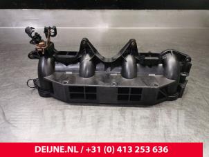 Opel Vivaro Inlaatspruitstuk O95761 foto 4