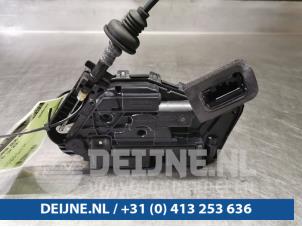 Gebruikte Deurslot Mechaniek 2Deurs rechts Volkswagen Caddy IV 2.0 TDI 102 Prijs € 36,30 Inclusief btw aangeboden door van Deijne Onderdelen Uden B.V.