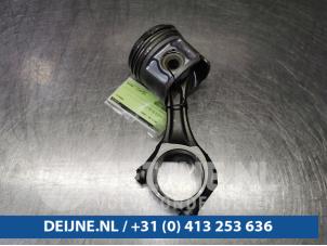 Gebruikte Zuiger Iveco Daily Prijs € 121,00 Inclusief btw aangeboden door van Deijne Onderdelen Uden B.V.