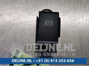 Gebruikte Schakelaar handrem Porsche Cayenne II (92A) 3.0 D V6 24V Prijs € 19,00 Margeregeling aangeboden door van Deijne Onderdelen Uden B.V.