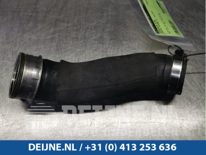 Gebruikte Intercooler Slang Porsche Cayenne II (92A) 3.0 D V6 24V Prijs € 30,00 Margeregeling aangeboden door van Deijne Onderdelen Uden B.V.
