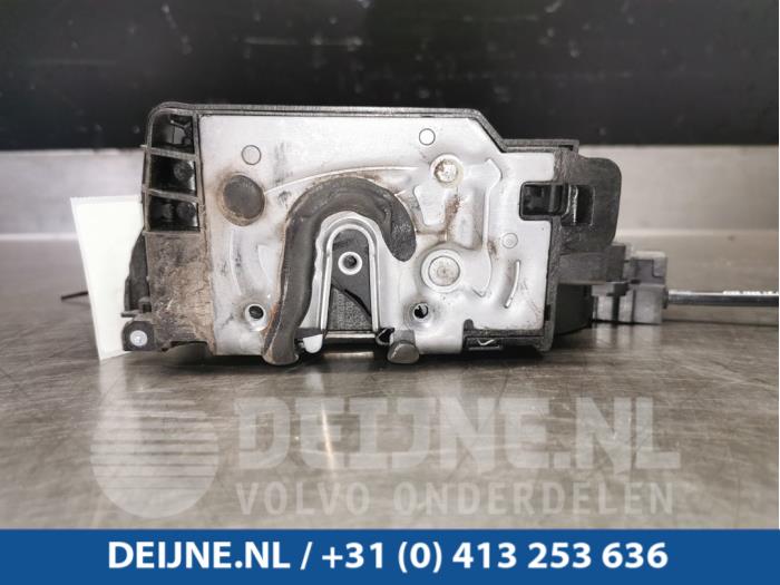 Mercedes C-Klasse Front door lock mechanism 4-door, right O96511