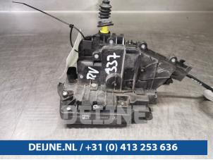 Mercedes C-Klasse Deurslot Mechaniek 4Deurs rechts-voor O96511 foto 2