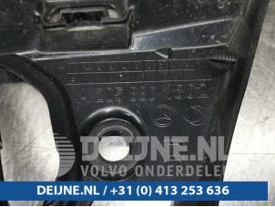Mercedes C-Klasse Bumpersteun rechts-achter O96516 foto 2