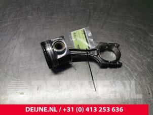 Gebruikte Drijfstang Volvo V60 II (ZW) 2.0 D4 16V Prijs € 60,00 Margeregeling aangeboden door van Deijne Onderdelen Uden B.V.