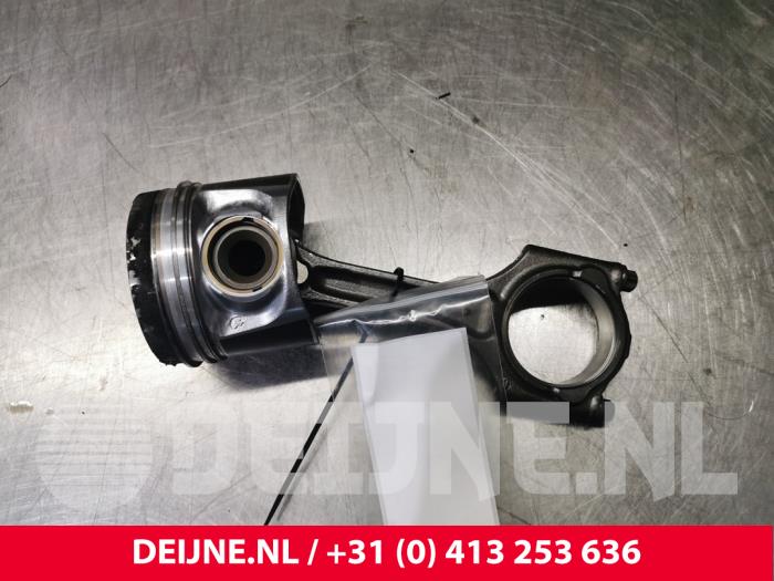 Gebruikte Drijfstang Volvo V60 II (ZW) 2.0 D4 16V Prijs € 60,00 Margeregeling aangeboden door van Deijne Onderdelen Uden B.V.