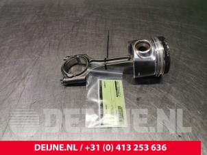 Gebruikte Drijfstang Volvo V60 II (ZW) 2.0 D4 16V Prijs € 200,00 Margeregeling aangeboden door van Deijne Onderdelen Uden B.V.